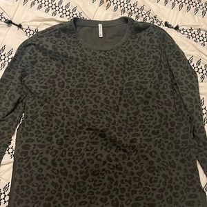 Hunter green/olive green with black leopard design, EUC, z supply, size XS